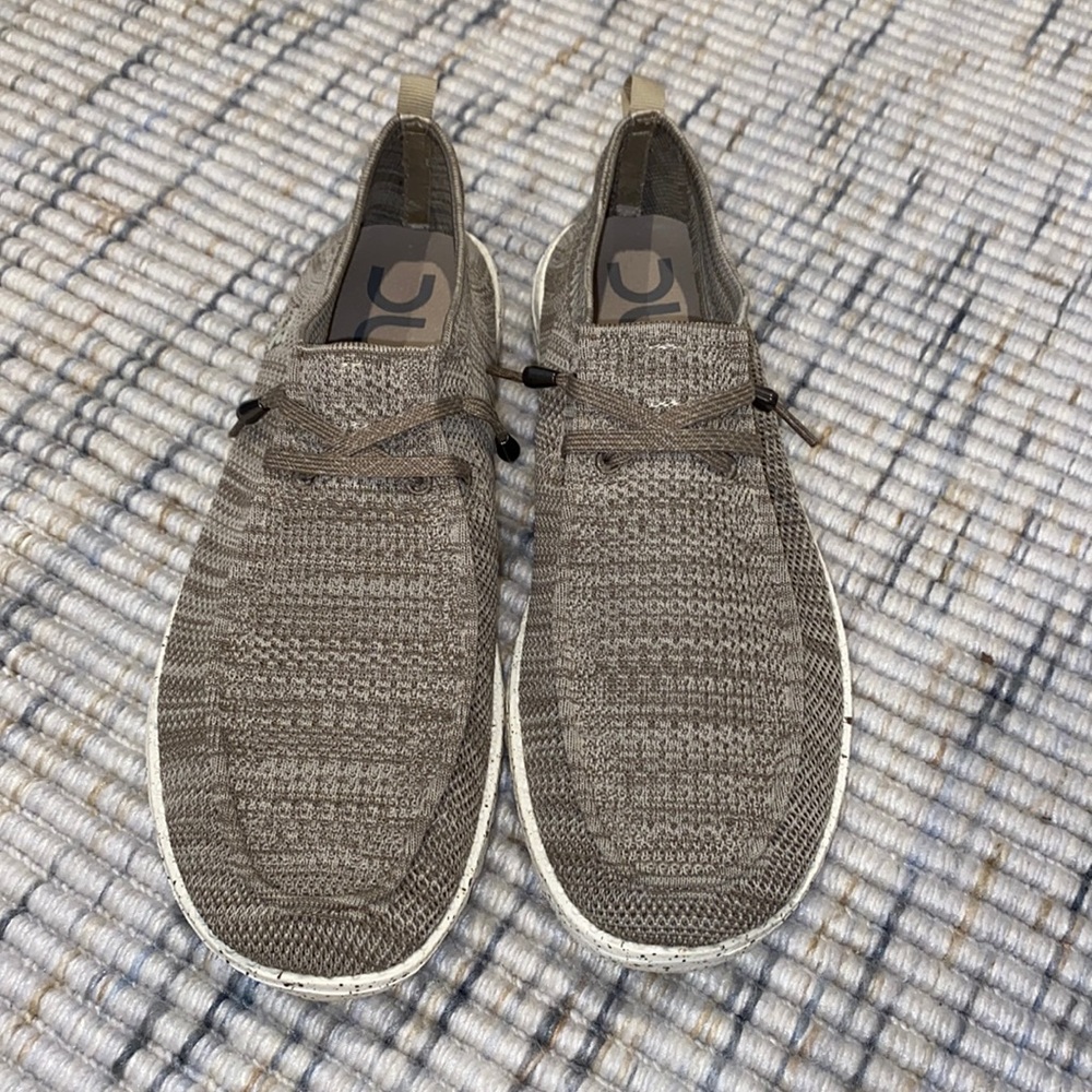 Men’s hey Dude greige slip ons US9